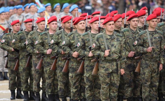 С военен парад в центъра на София бе отбелязан Денят на храбростта и на Българската армия (СНИМКИ)