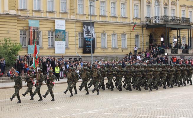 Няма да има военен парад за 6 май