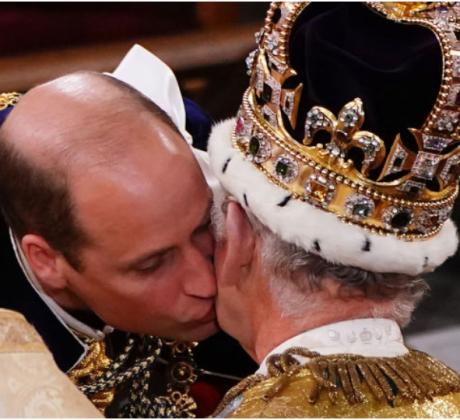 Чарлз III бе коронован официално за монарх на Великобритания в първата