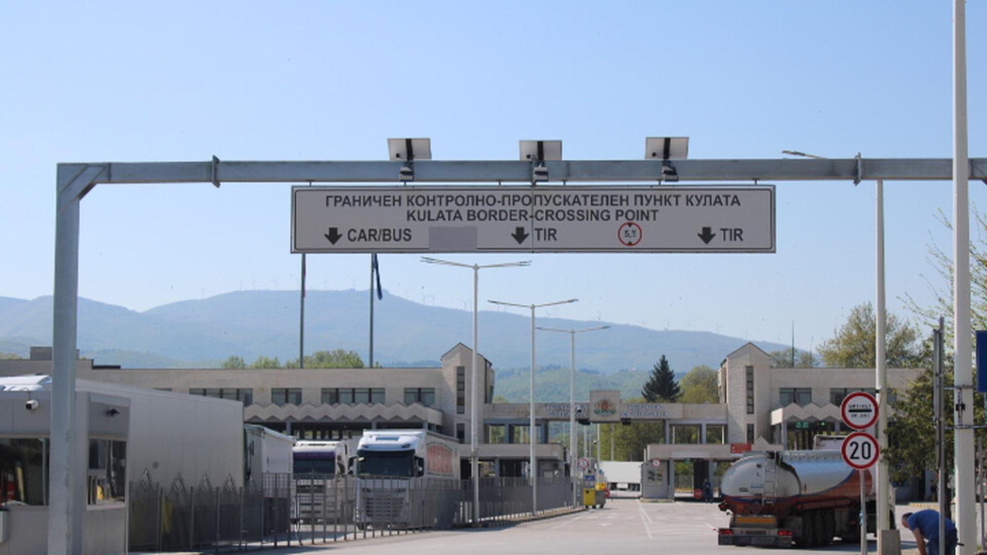 Интензивен е трафикът от леки автомобили на изход на ГКПП  Капитан