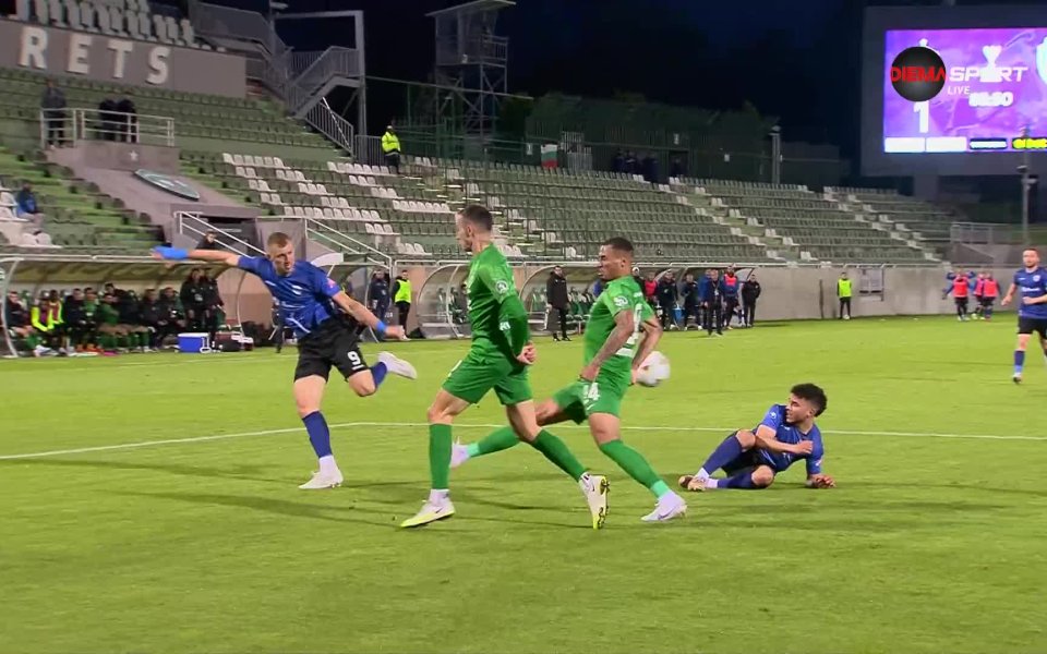 В последната минута на редовното време пък Черно море имаше