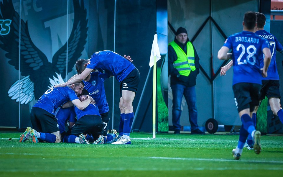 Черно море загуби драматично след изпълнение на дузпи от Лудогорец