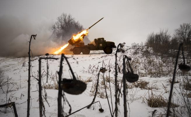 Руските власти в Луганск твърдят, че украински ракети са ударили града