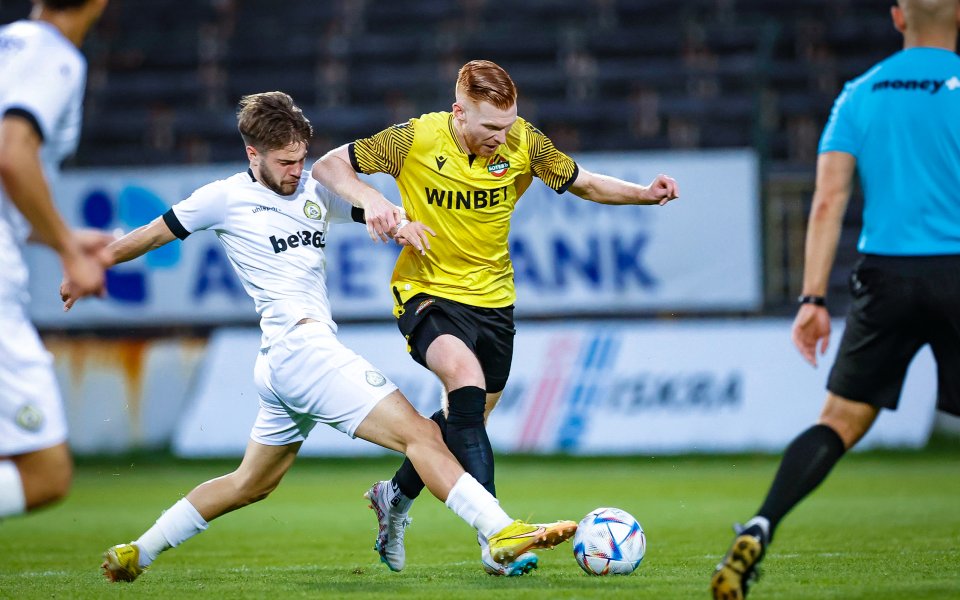 Славия и Ботев итраят при резултат 0:0 в мач от групата на