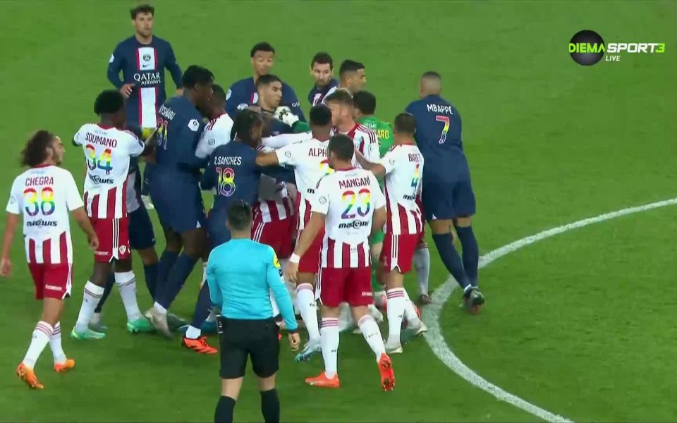 В 76-ата минута на сблъсъка Пари Сен Жермен - Аячо