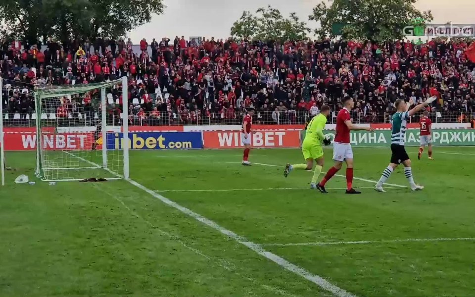 Любопитен момент от мача между ЦСКА и Черно море улови