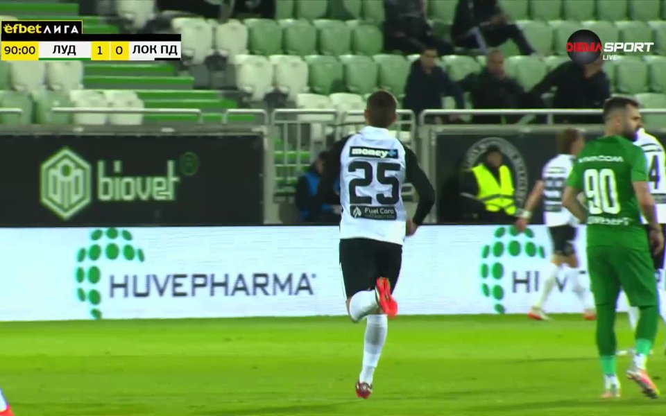 Юношата на Локомотив Пловдив - Аксел Велев направи дебют в