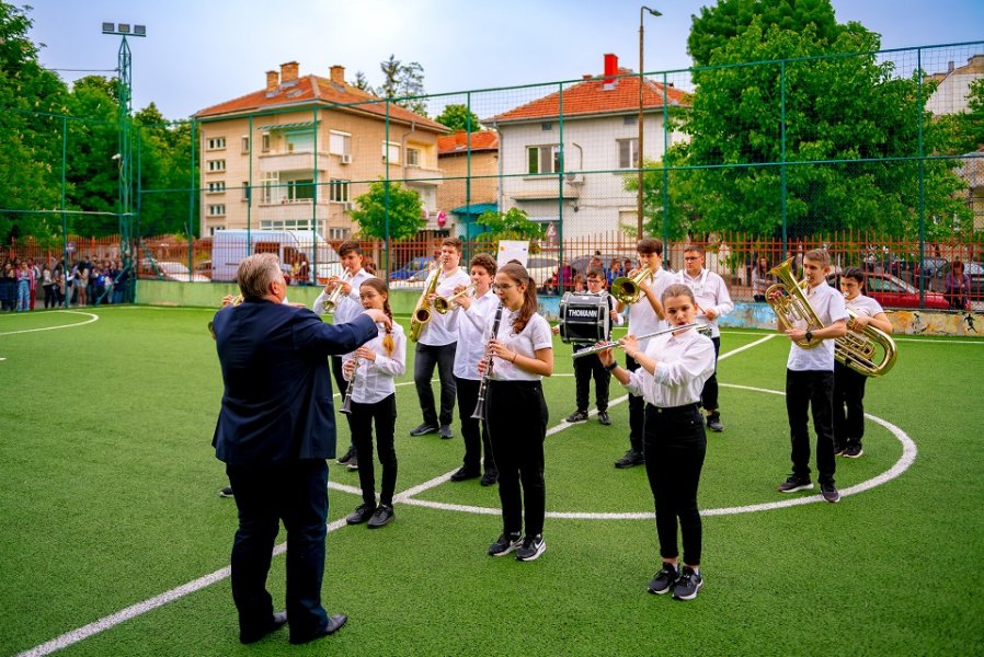 Легенди участваха във футболен празник в Плевен1