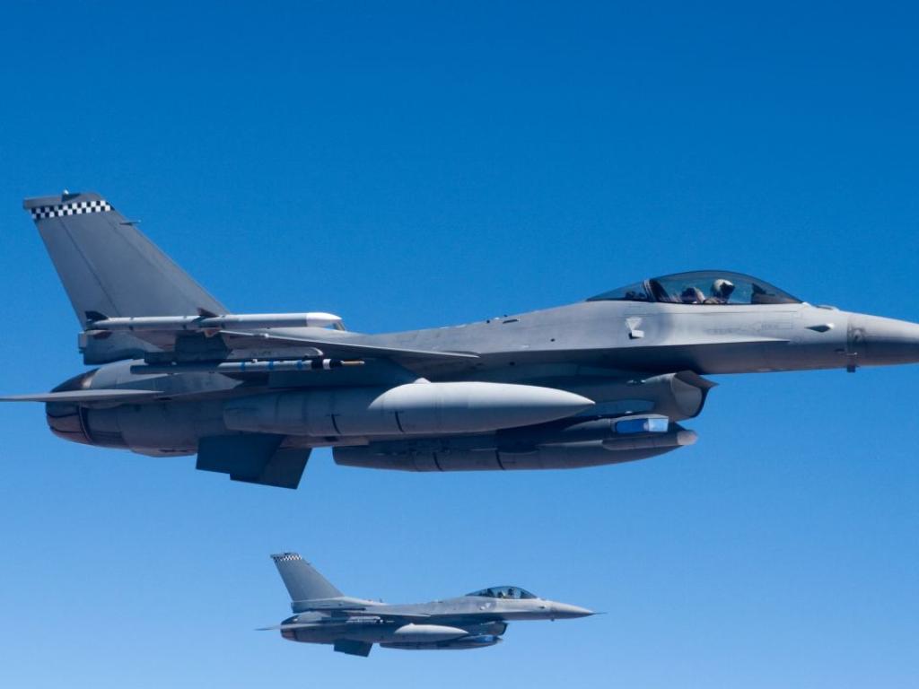 Украйна се подготвя за пристигането на изтребителите F-16 на General