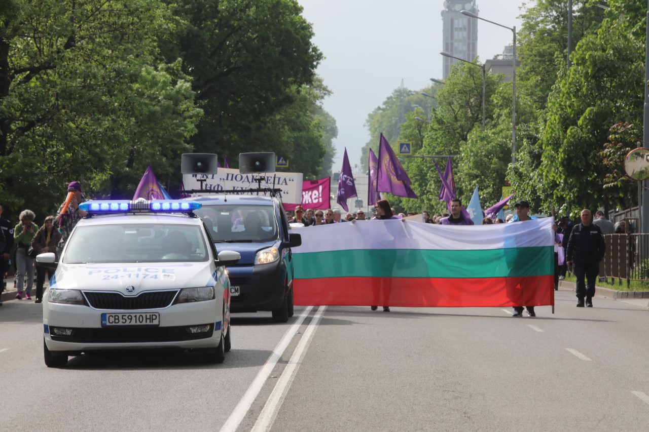 Основното искане е към народните представители - за спешно увеличение на средствата от бюджета за 2023 година за БНР, което ще направи възможно повишение на заплатите с 25%, за да бъде покрита натрупаната от 2021 г. насам инфлация.