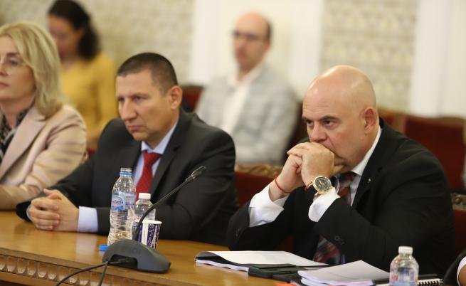 Софийска градска прокуратура извършва проверка във връзка със сигнала от Борислав Сарафов срещу Иван Гешев