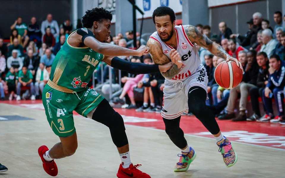 Отборите на ЦСКА и Балкан Ботевград играят при резултат 23:29 в