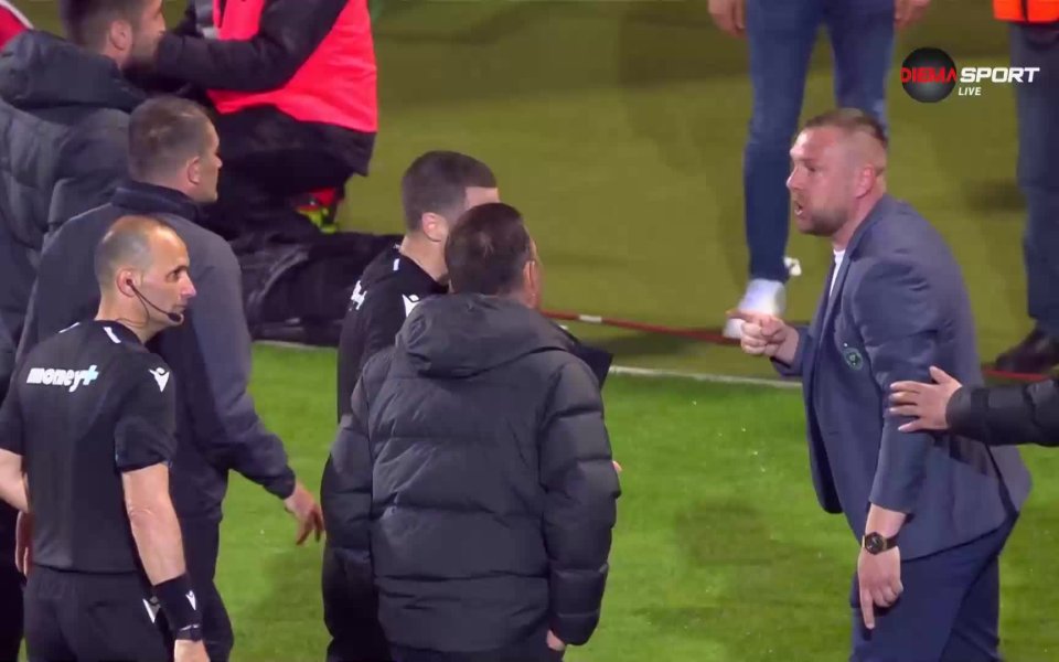 След края на срещата между Лудогорец и ЦСКА, завършила 2:2,