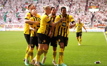 Борусия Дортмунд докосва титлата след победа над  Аугсбург