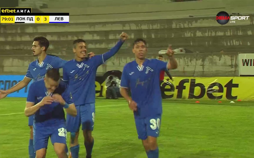 Левски вече води с 3:0 при визитата си на Локомотив