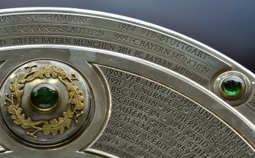 Оригиналният шампионски трофей на Бундеслигата ще бъде изпратен на Сигнал