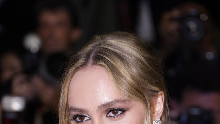  Лили-Роуз Деп с винтидж Chanel в Кан 