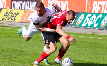Отборите на Локомотив София и Славия играят при резултат 1 0
