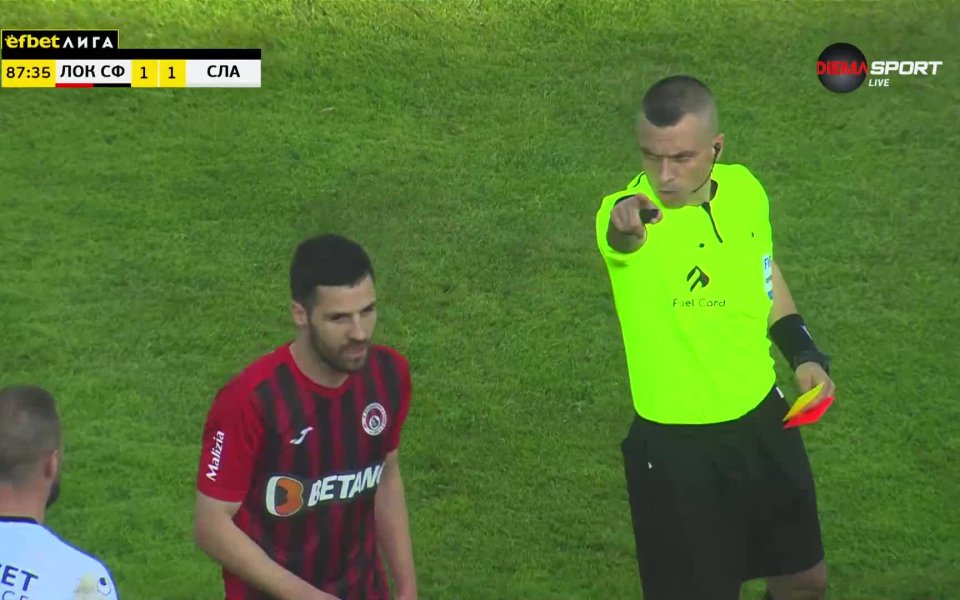 Нещата се влошиха за домакините в 88-ата минута, когато Селсо