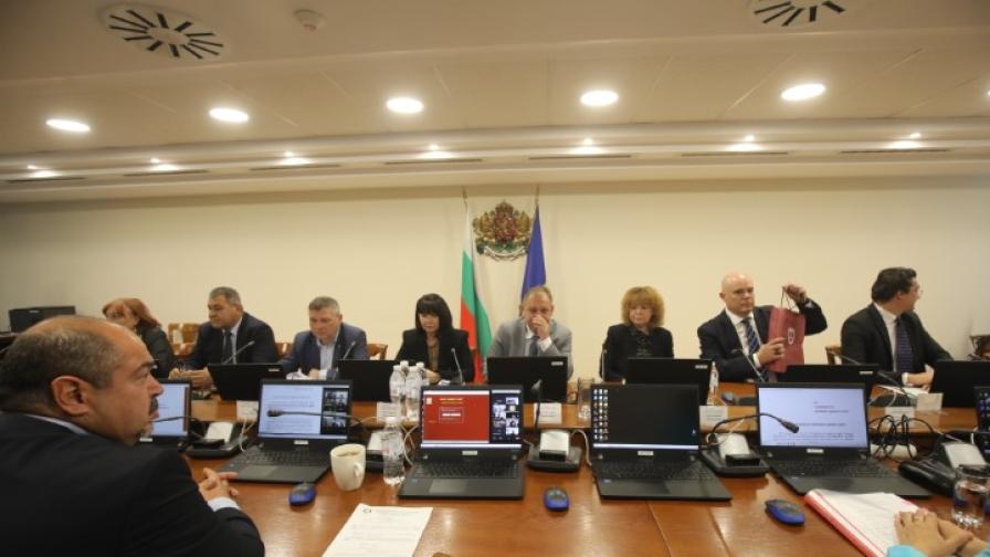 ВСС решава за оставката на Гешев и изслушва...