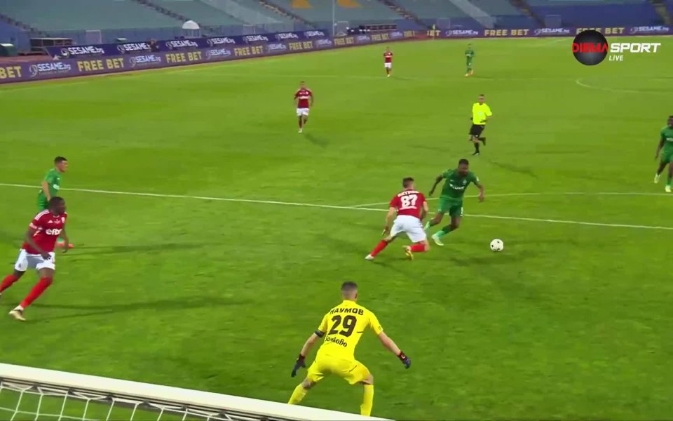 Нападателят Игор Тиаго очевидно напредва в преговорите с Брюж за