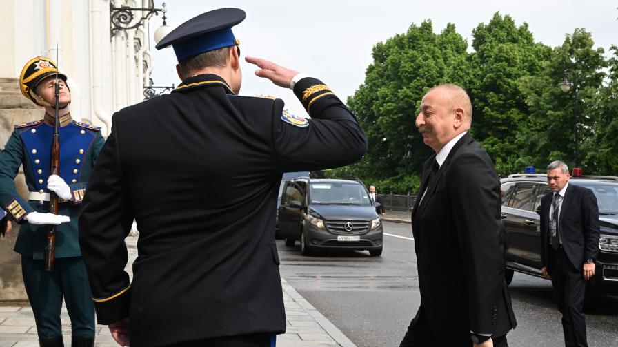 Илхам Алиев (вдясно)