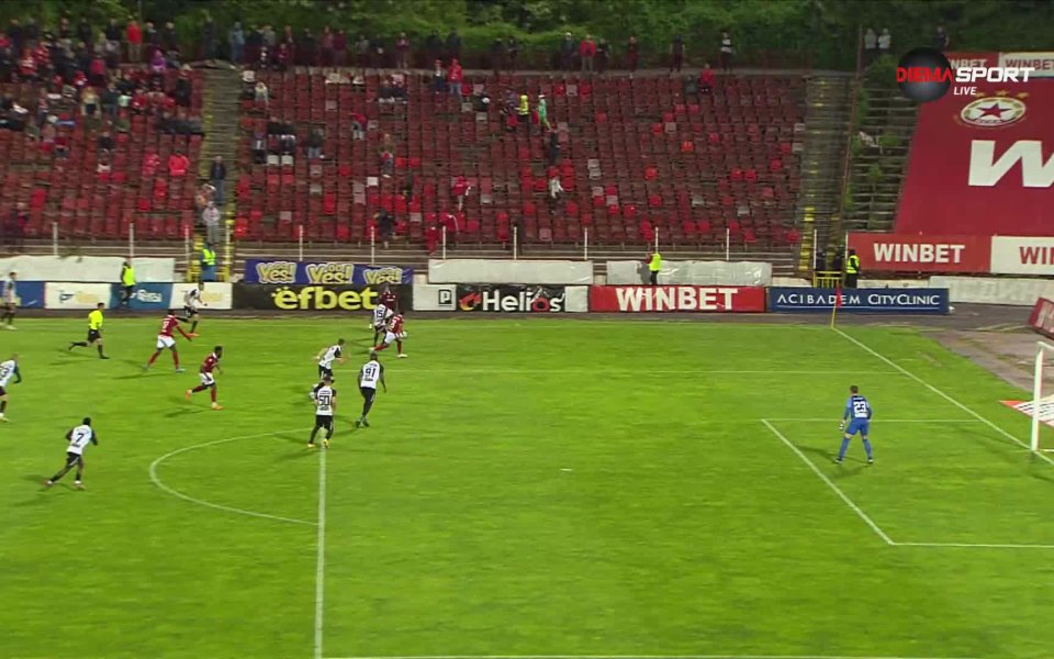 В последната 90-ата минута на мача между ЦСКА и Локомотив