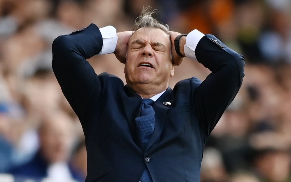 Отборите на Лийдс и Тотнъм играят при резултат 0:2 в решителен