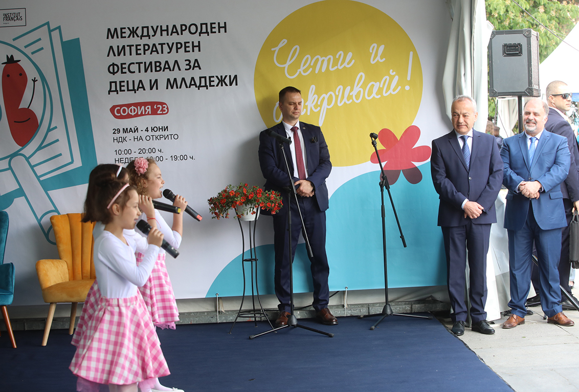 <p>Пролетният панаир на книгата се разгръща в градината пред Националния дворец на културата със 144 издателства от цялата страна и над 60 шатри до 4 юни</p>
