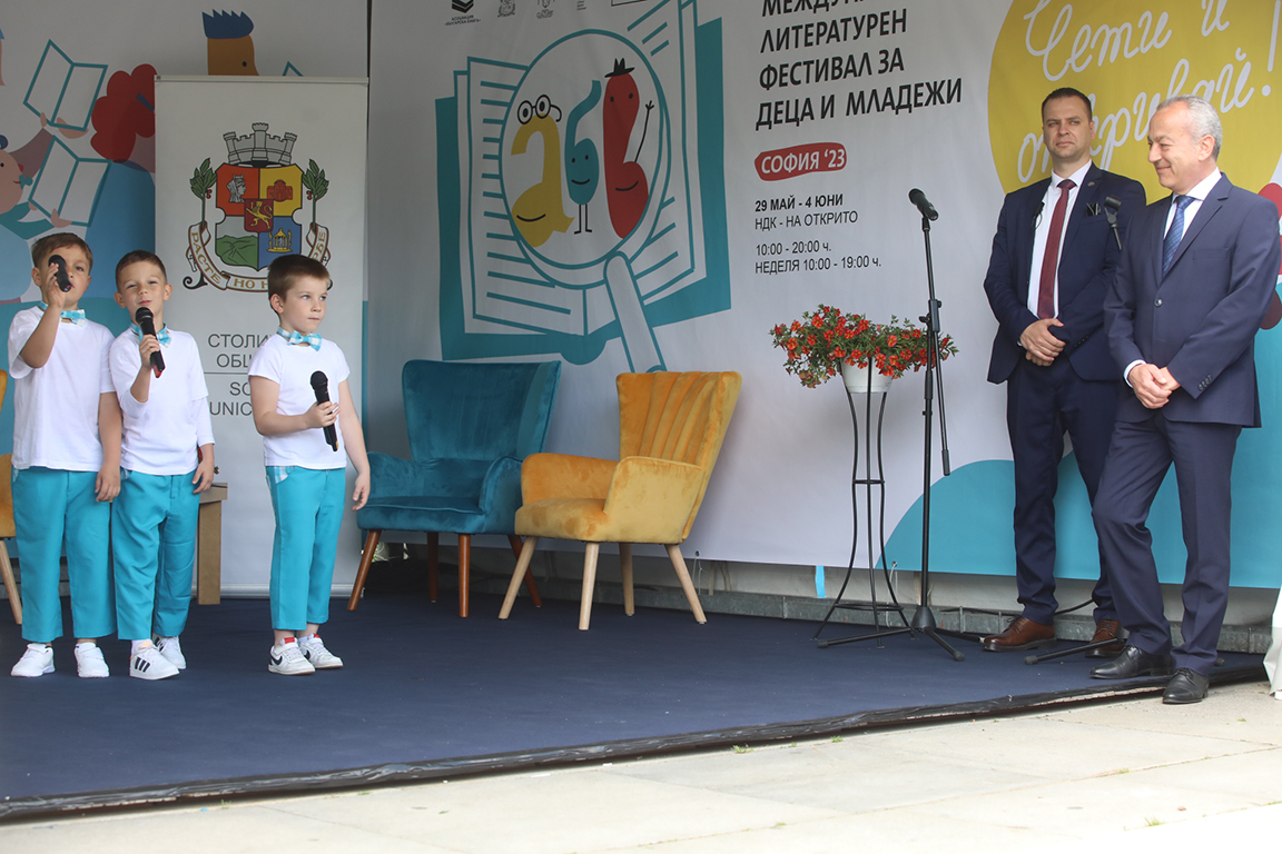 <p>Пролетният панаир на книгата се разгръща в градината пред Националния дворец на културата със 144 издателства от цялата страна и над 60 шатри до 4 юни</p>