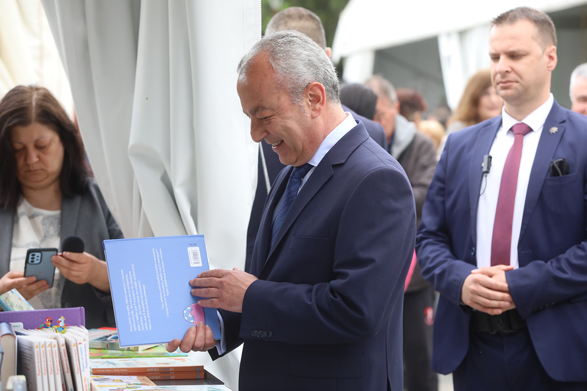 <p>Пролетният панаир на книгата се разгръща в градината пред Националния дворец на културата със 144 издателства от цялата страна и над 60 шатри до 4 юни</p>