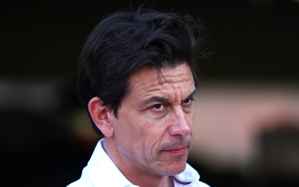 Шефът на Мерцедес Тото Волф заяви, че още е рано