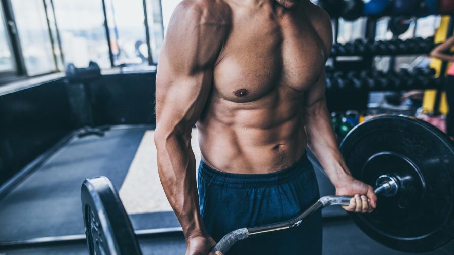 Руският Попай може да загуби ръцете си след спукан бицепс заради инфекция