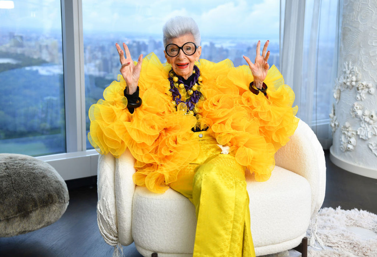 <p><strong>Ирис Апфел: 101</strong></p>

<p>Модната кралица на Ню Йорк Ирис Апфел все още предлага емблематични визии на 101 години. Тя стана известна с невероятния си стил по време на дългата си кариера като интериорен дизайнер и бизнесдама в текстила.</p>