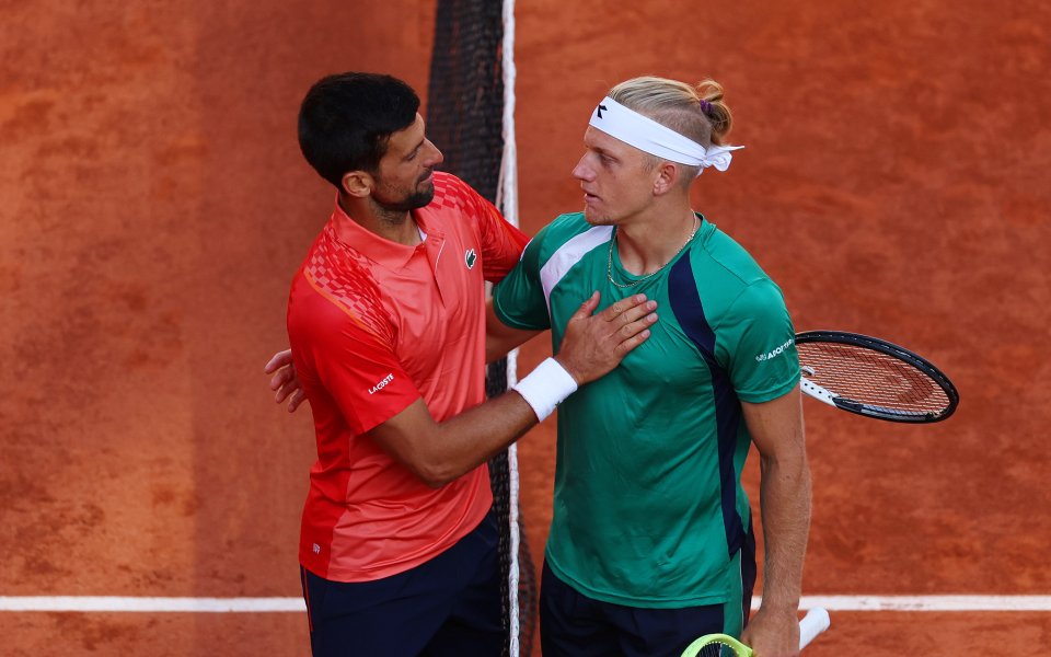 — Roland-Garros (@rolandgarros) В първия сет Давидович Фокина поведе с