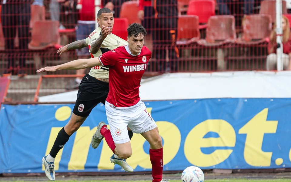 Капитанът на ЦСКА Юрген Матай подкрепи вицекапитана Иван Турицов, който