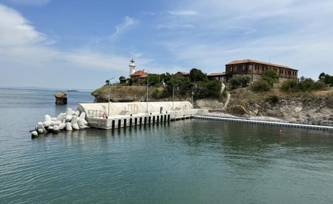  Остров Света Анастасия е едно от най-уникалните кътчета у нас. Изтъкано от митове и тайнственост, то събира хиляди туристи всяка година. 