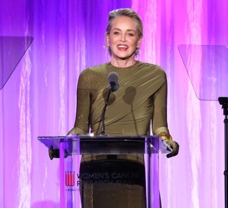 Нищо не може да попречи на 66 годишната Шарън Стоун да