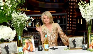 Марта Стюарт опровергава слуховете, че си е правила пластични операции