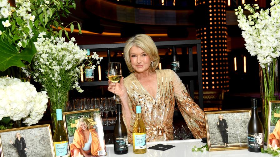 Марта Стюарт опровергава слуховете, че си е правила пластични операции