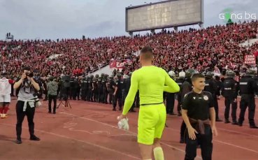 Привържениците на ЦСКА окуражиха футболистите на червените след успеха с