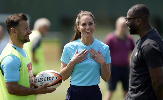 Принцеса и в спорта: Кейт Мидълтън играе ръгби с английски звезди (СНИМКИ)