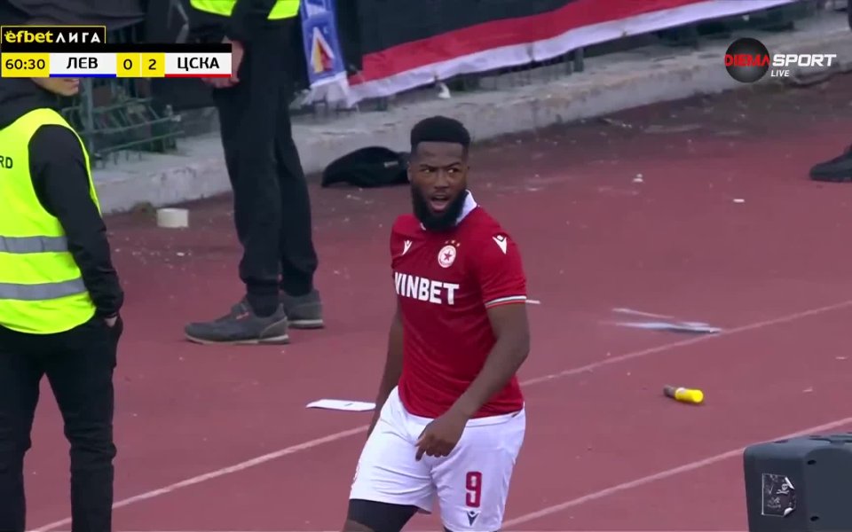 Дюкенс Назон най-сетне успя да се разпише в решаващ мач.