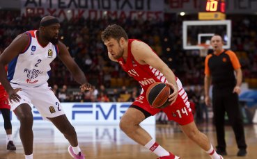 Българският баскетболист Александър Везенков все още не е получил официално