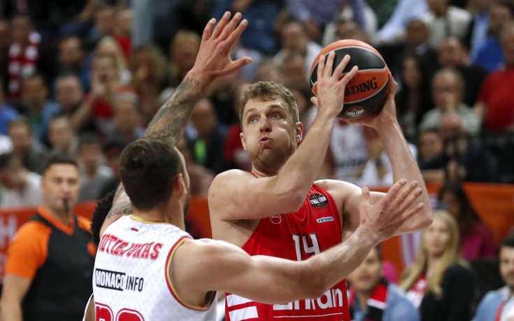 Олимпиакос трепери за Александър Везенков