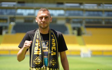 Ботев Пловдив поднови договора на Лъчезар Балтанов Опитният полузащитник удължи контракта