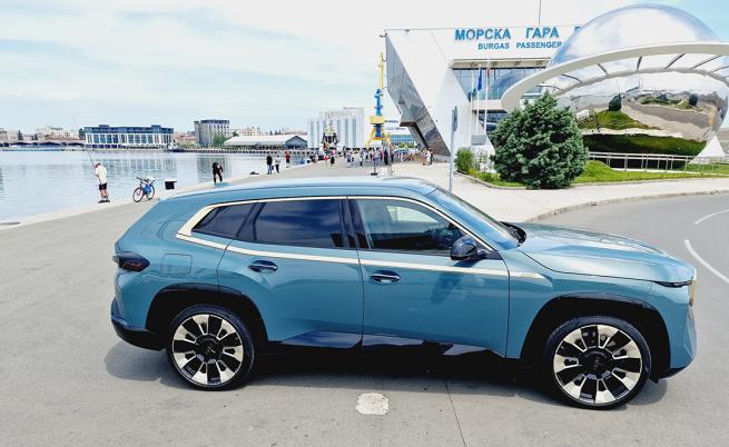  STOP&GO: Първият плъг-ин хибрид на M GmbH обезпечава пробег единствено на ток сред 82 и 88 км (в взаимозависимост от размера на колелата) 