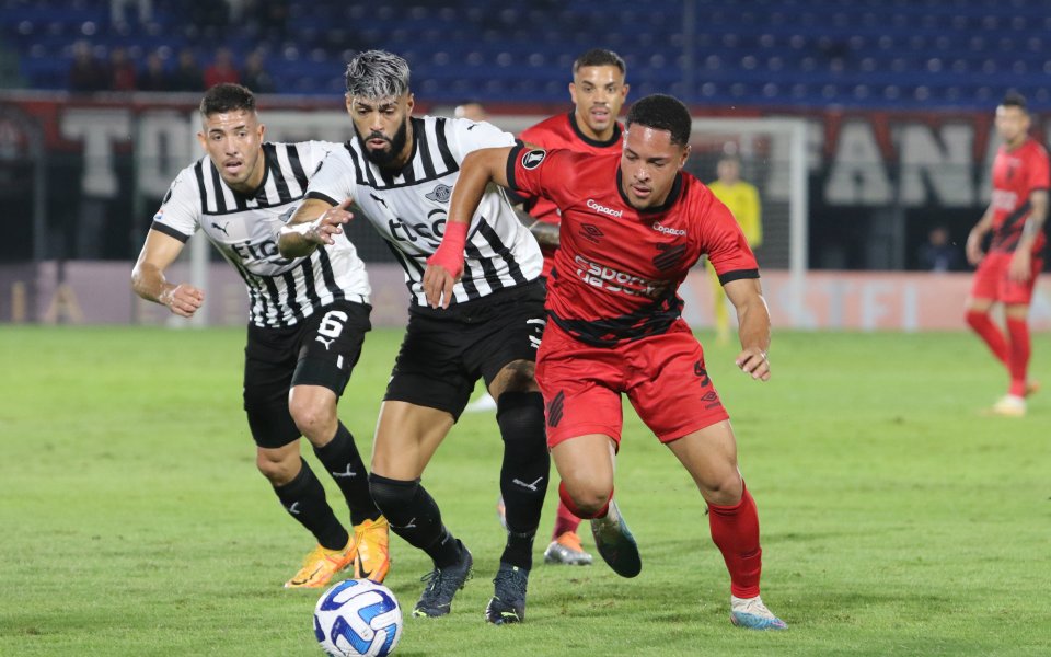 Шампионът на Испания Барселона се е разбрал с Атлетико Паранензе за