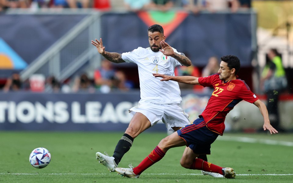 Испания и Италия играят при резултат 1:1 в полуфинален сблъсък от