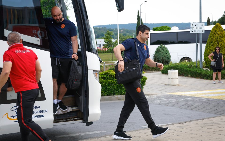 Българската делегация за Литва замина днес в доста камерен състав,